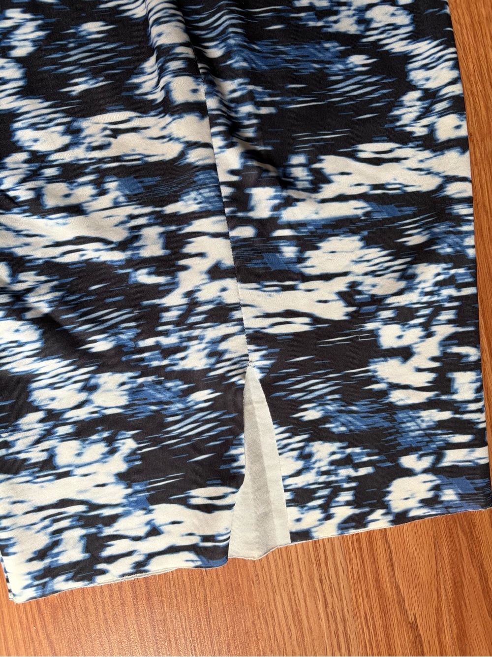 Zara Blue V Neck Bodycon White, Black & Blue Printed Midi Sheath Dress Small - Picture 7 of 9